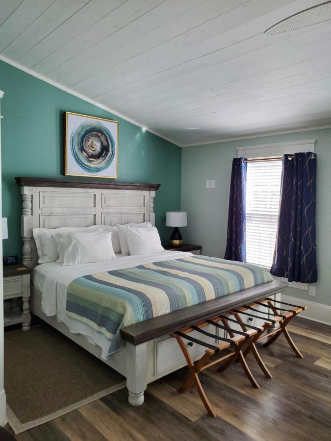 Anchor Inn Boutique Hotel Put-in-Bay Exterior photo